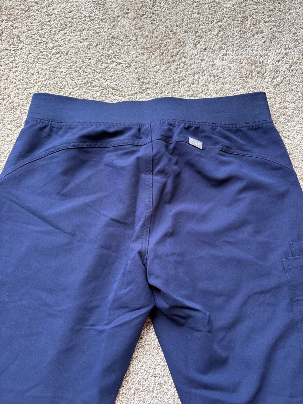 Women’s FIGS Kade Cargo Pants - Picture 5 of 7